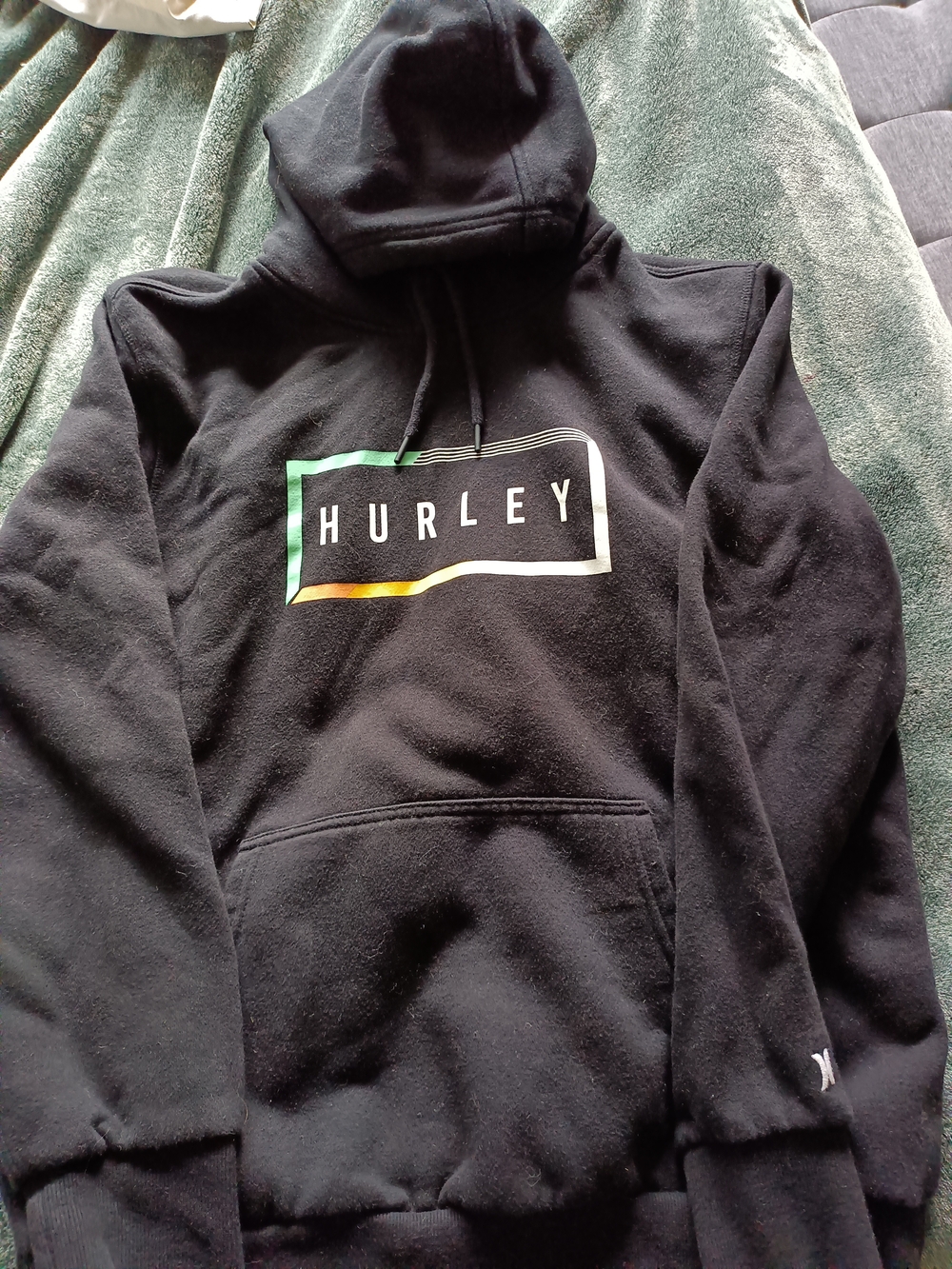 Hurley Black Pullover Hoodie with Gradient Accent